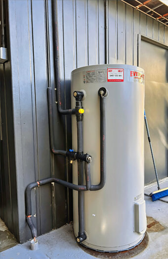 https://kinrosshotwater.com.au/uploads/2025/06/electric-hot-water-system-68504.jpg
