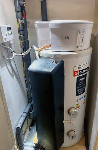 https://kinrosshotwater.com.au/uploads/2025/06/electric-hot-water-system-70649.jpg