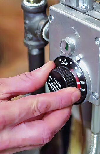 https://kinrosshotwater.com.au/uploads/2025/06/hot-water-servicing-70418.jpg