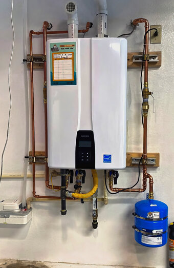 https://kinrosshotwater.com.au/uploads/2025/06/instant-hot-water-systems-42978.jpg