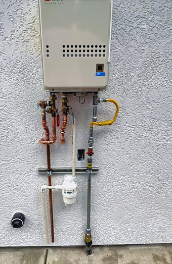 https://kinrosshotwater.com.au/uploads/2025/06/thermostatic-water-systems-62598.jpg