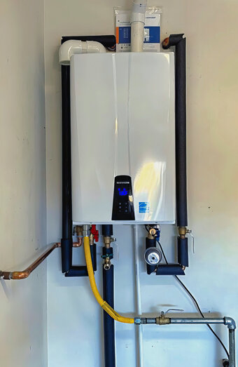 https://kinrosshotwater.com.au/uploads/2025/06/thermostatic-water-systems-94011.jpg